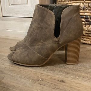 Qupid healed open toe ankle boots size 8